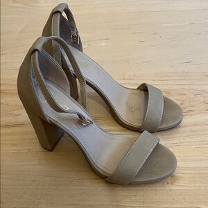 Chic Tan Block Heel Sandals